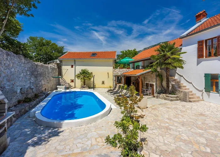 Lisko Nyaraló Tribalj