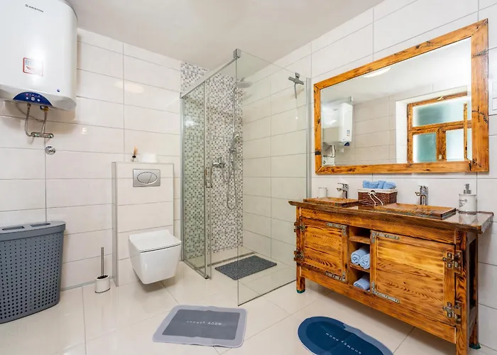 Lisko Nyaraló Tribalj