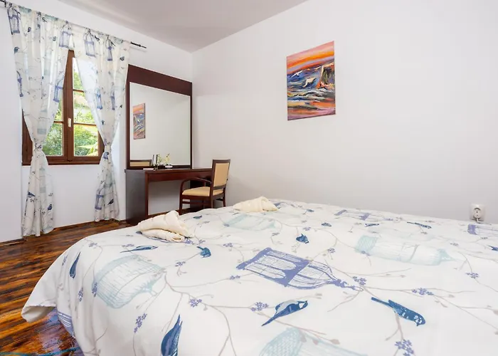 Lisko Nyaraló Tribalj